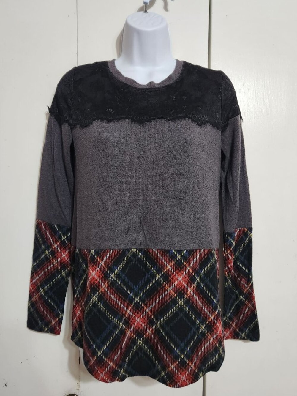Maurices Top Womens XS Gray Whimsygoth Grunge Plaid Lace Yoke Long Sleeve Knit